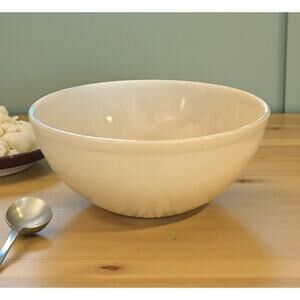 Vintage Belvedere Ovenware Milk Glass Mixing Bowl 9.5" Ivory White 1940s 1950s